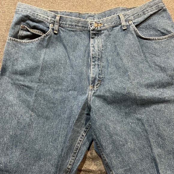 Wrangler Authentics Men Cotton Relaxed Fit Mid Wash Jeans Size 42 x 32 - Picture 4 of 9